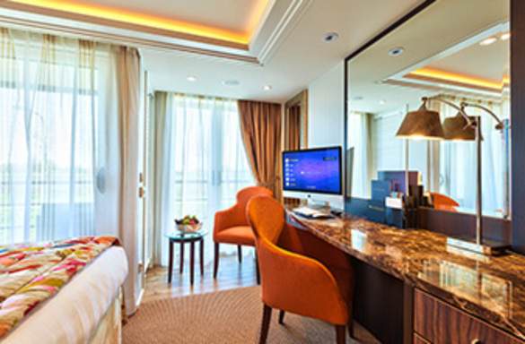 AmaWaterways AmaLea Accommodation Cat BB.jpg